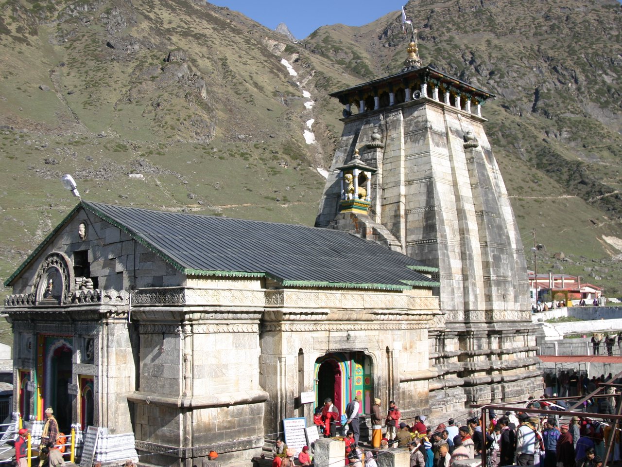 Pilgrims at the Kedarnath temple (file photo)