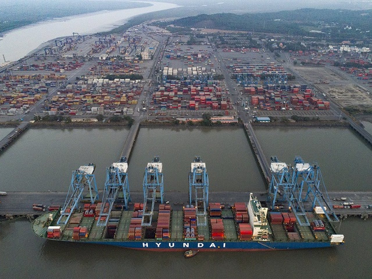 Container terminal at Jawaharlal Nehru Port
